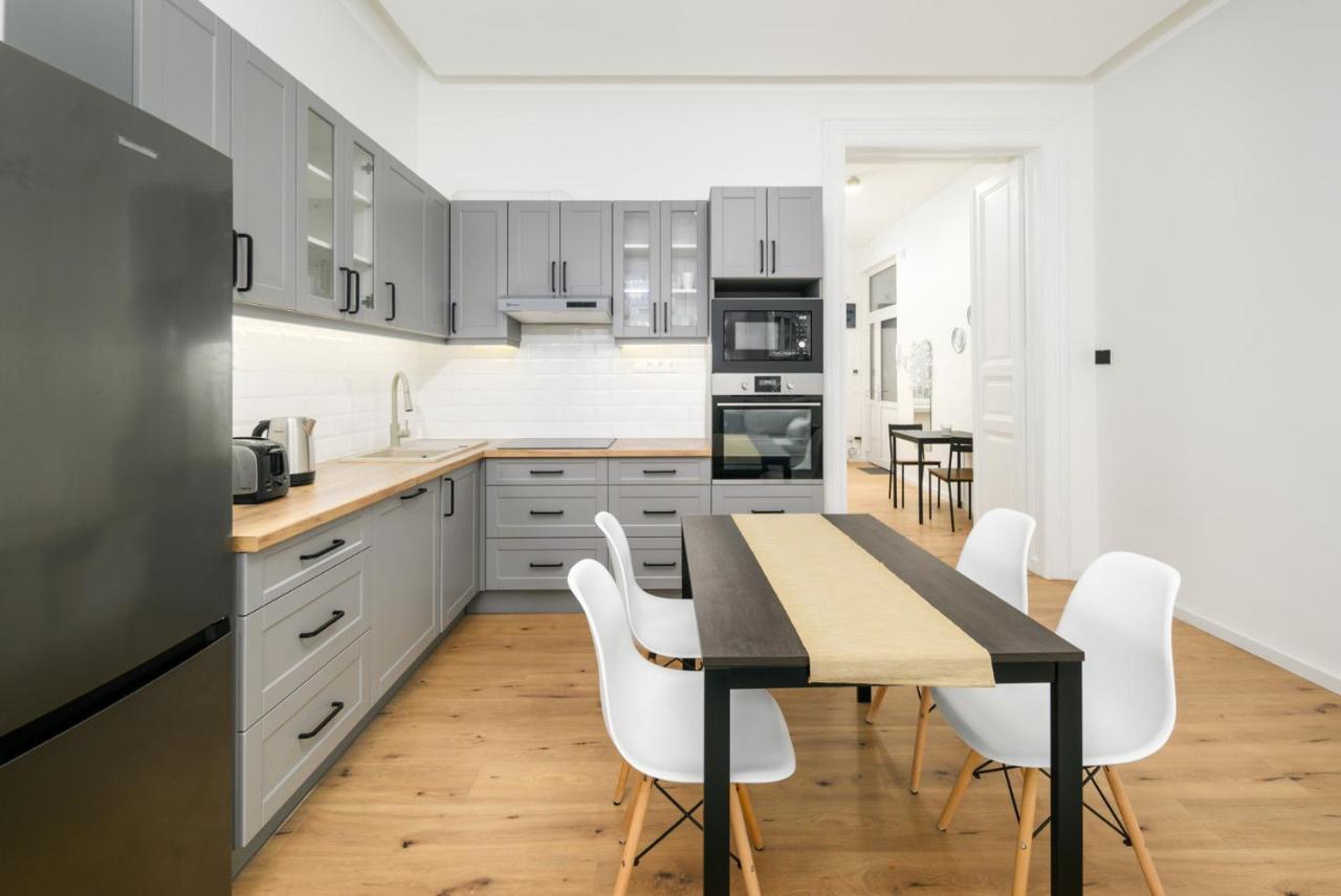 Modern Penthouse In A Century Old Building * Будапешт